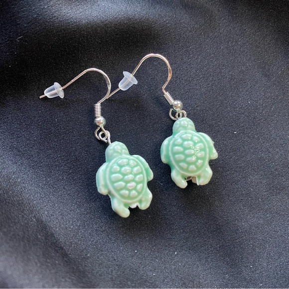 Blue Willow Boutique Earrings - Picture 2 of 4